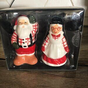 THRESHOLD MR AND MRS CLAUS SALT AND PEPPER SHAKER SET EARTHENWARE NEW IN BOX